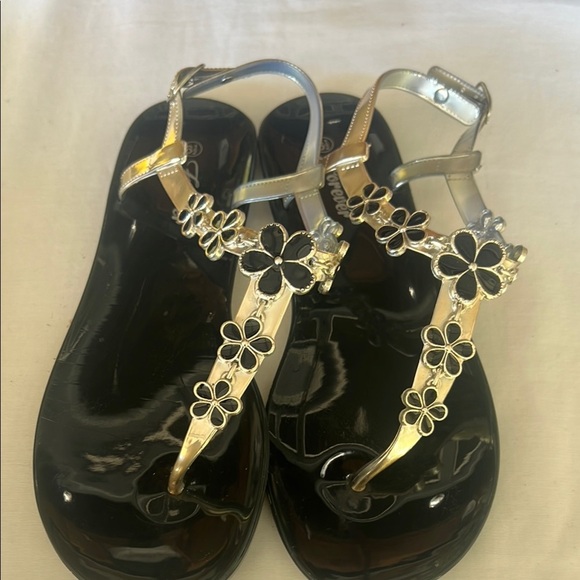 Source Unknown Black and Gold Sandals with Elegant Metallic Accents #200 - Picture 1 of 9